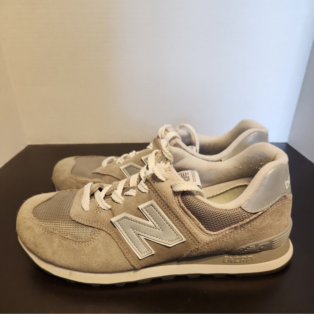 Sz9B - New BALANCE 574 MENS Running shoes